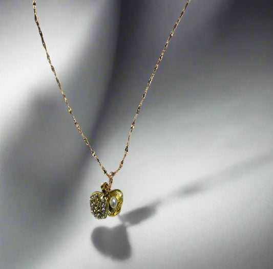 Pearl Pendent Necklace